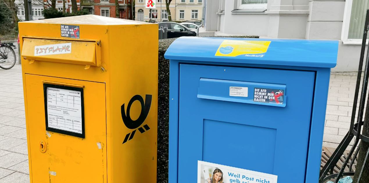 Briefkästen von Deutscher Post und Nordbrief