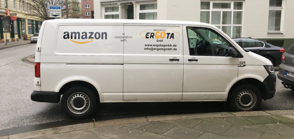 Lieferfahrzeug von Amazon Logistics