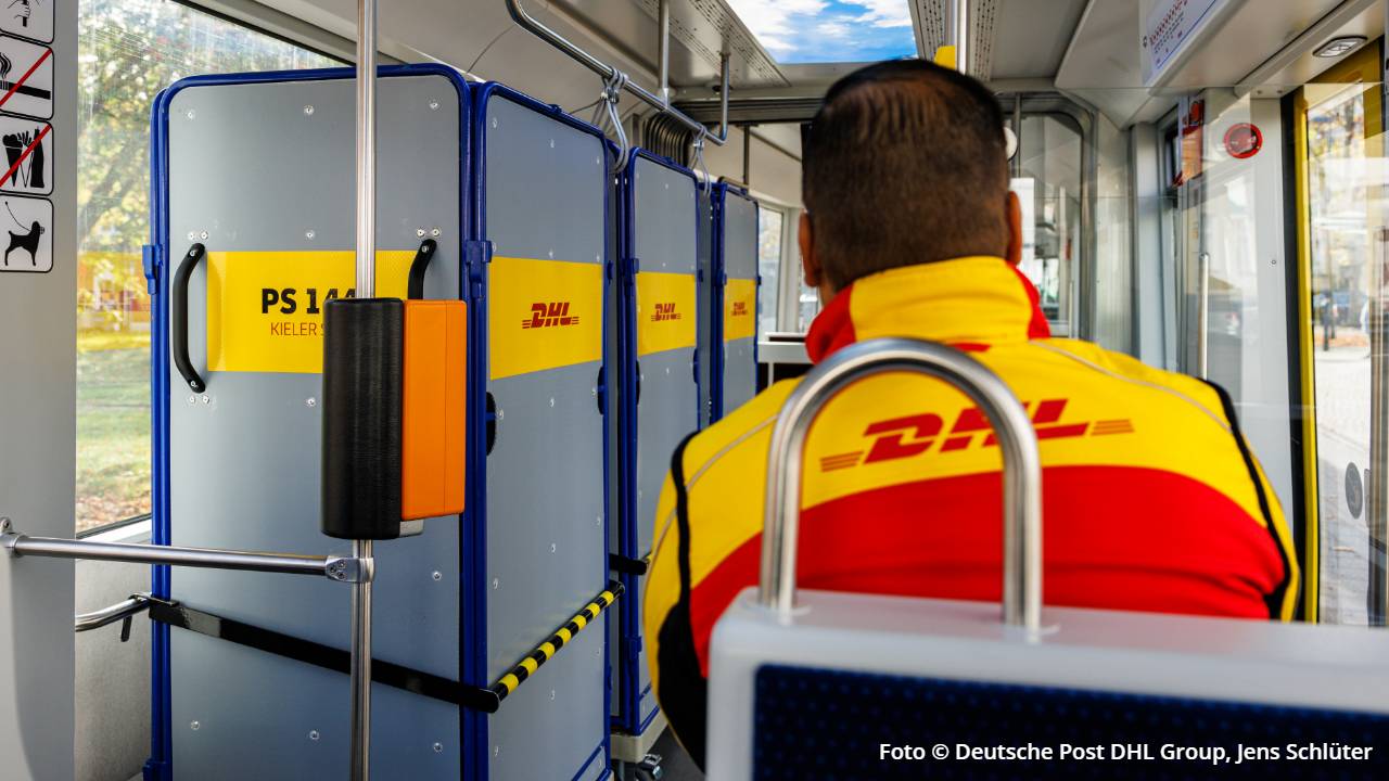 DHL-Pakete per Straßenbahn in Schwerin
