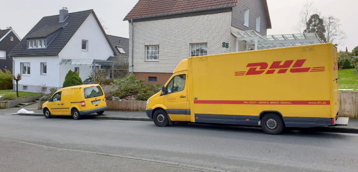 Lieferwagen von Deutsche Post DHL